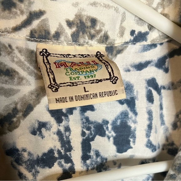 ⭐️ MAUI Blue Floral Shirt - Picture 3 of 5